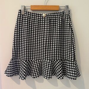 Elegant Black and White Houndstooth Skirt